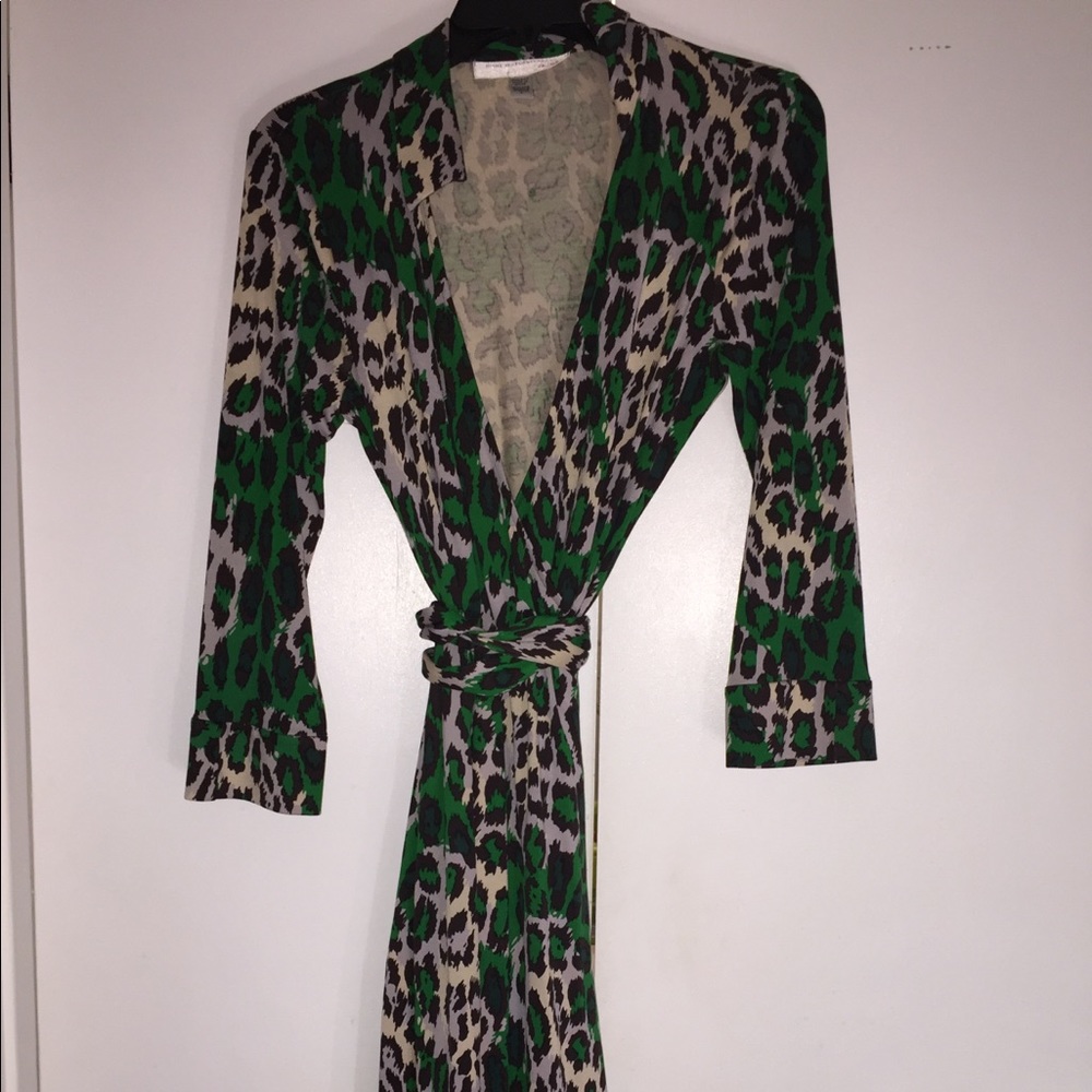 Diane Von Furstenburg Wrap Silk Dress 
Size 6